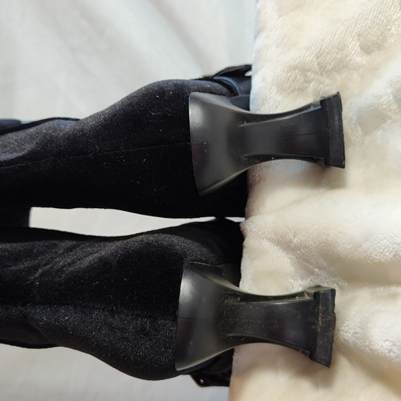 ELLIE Brand Booties - Picture 5 of 7